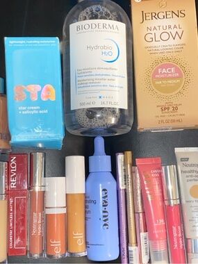 Neutrogena Assorted Beauty Bundle - Blue, Pink, Purple